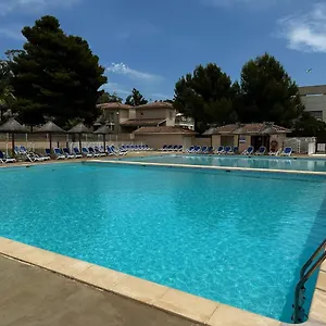 https://les-locations-cinaureva-le-petit-nid-de-largentiere.aixenprovencehotels.org